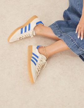 adidas Originals adidas Originals Handball Spezial sneakers in cream and blue-White