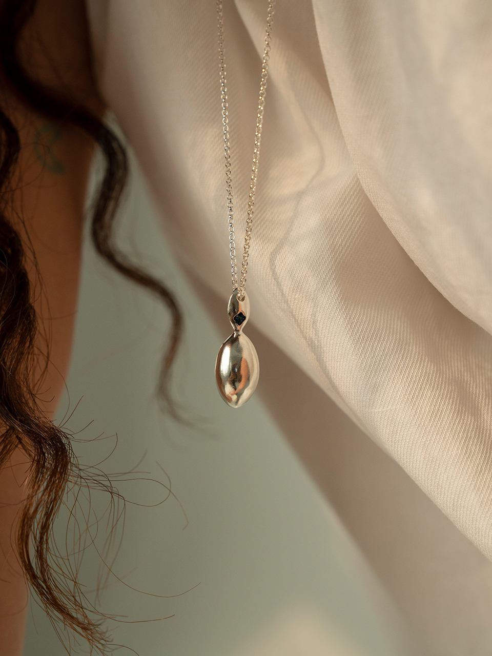 ae Oval Necklace