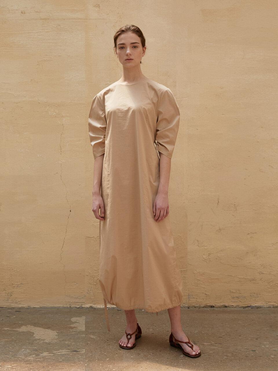 AEER Dress Blouson Curved Sleeve Beige