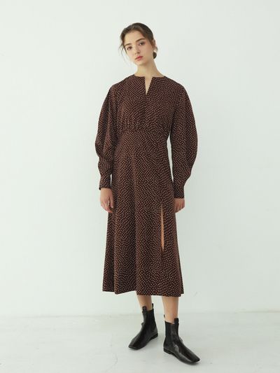 AEER Slit Dress with Muffler_Red Brown