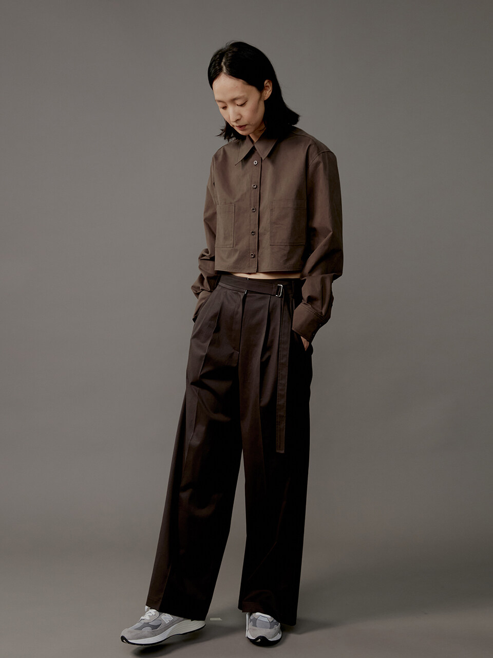 AEER Tuck Ring Strap Pants_Brown