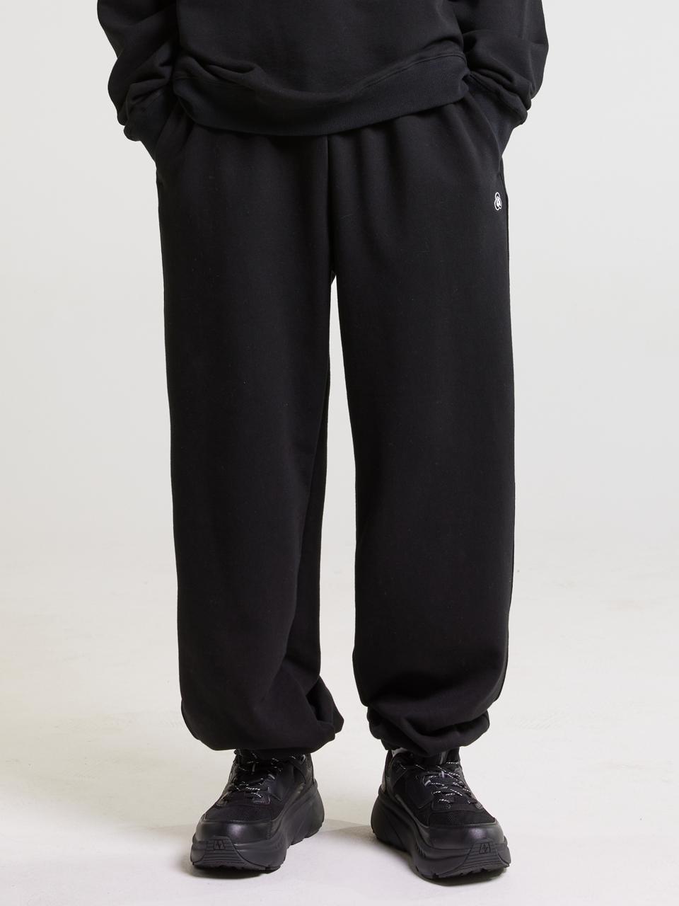 AKIII CLASSIC Clover Logo Jogger Sweat Pants Black
