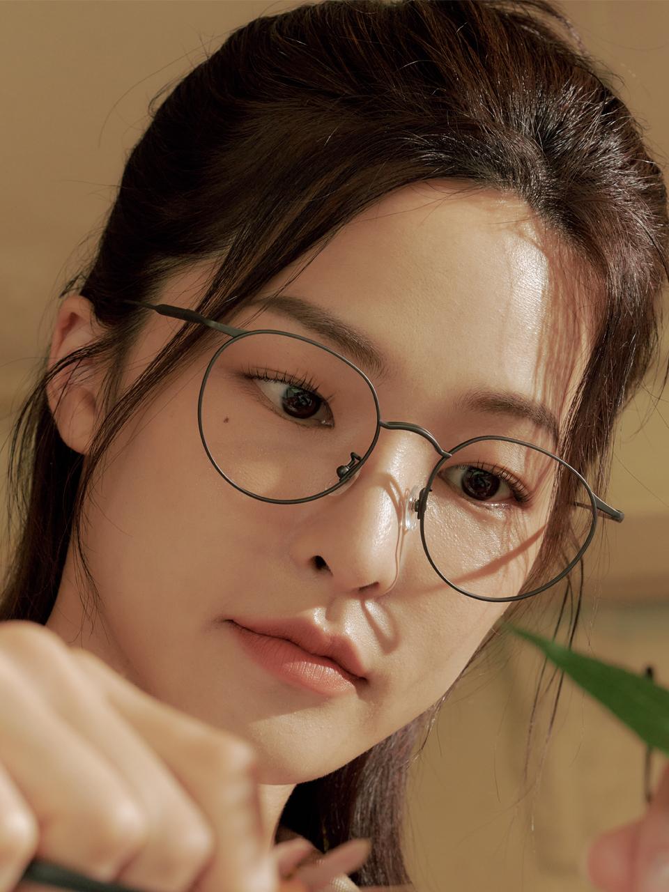 aloeyewear Oversized Round Titanium Eyeglass Frames (IL8404 1010M) [Grey]