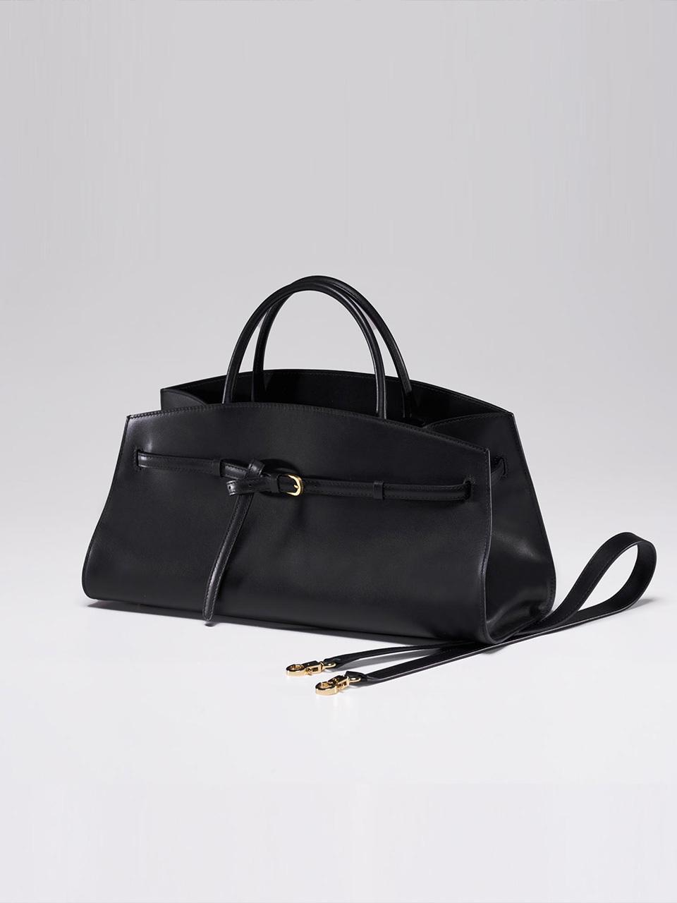 AMADEE B East West Tote Bag [Black]