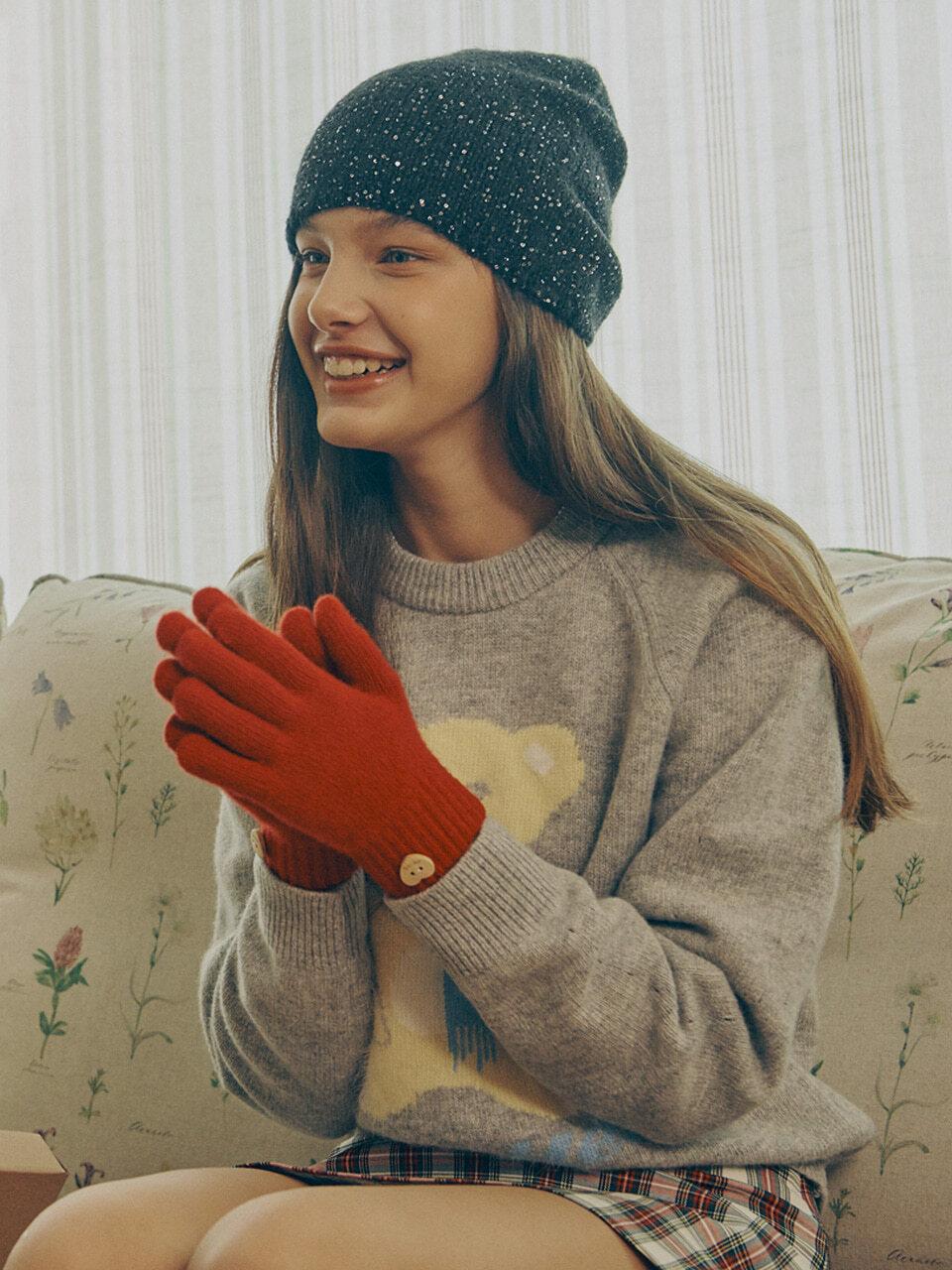 AMONG A Wooden Heart Wool Gloves (5 Colors)
