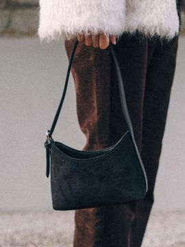 AMONG Suede Adjustable Strap Mini Bag [Black]