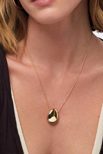Ana Luisa Ana Luisa Pebble Large Gold Pendant in Gold, Women's at Urban Outfitters