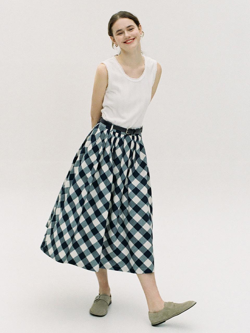AND YOU BOROMWAT Flared Skirt (Navy check)
