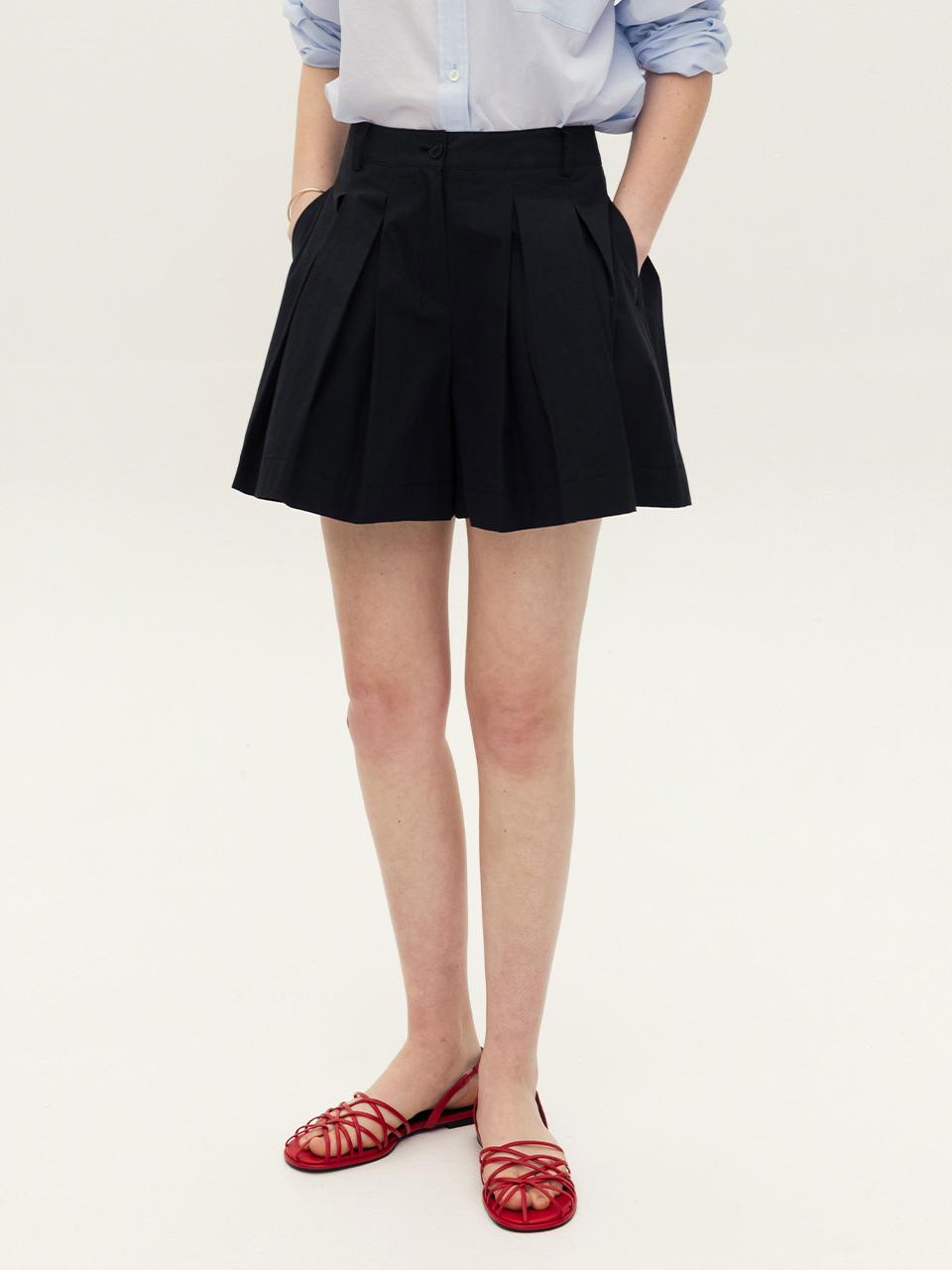AND YOU MIAKA Pleated Culottes Pants [Black/Ivory]