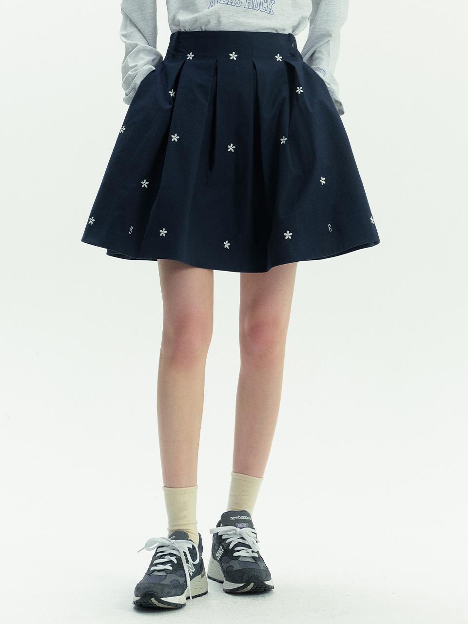 AND YOU Preston Embroidered Floral Tucked Skirt_Navy