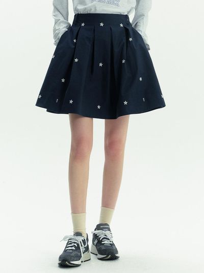 AND YOU Preston Embroidered Floral Tucked Skirt_Navy