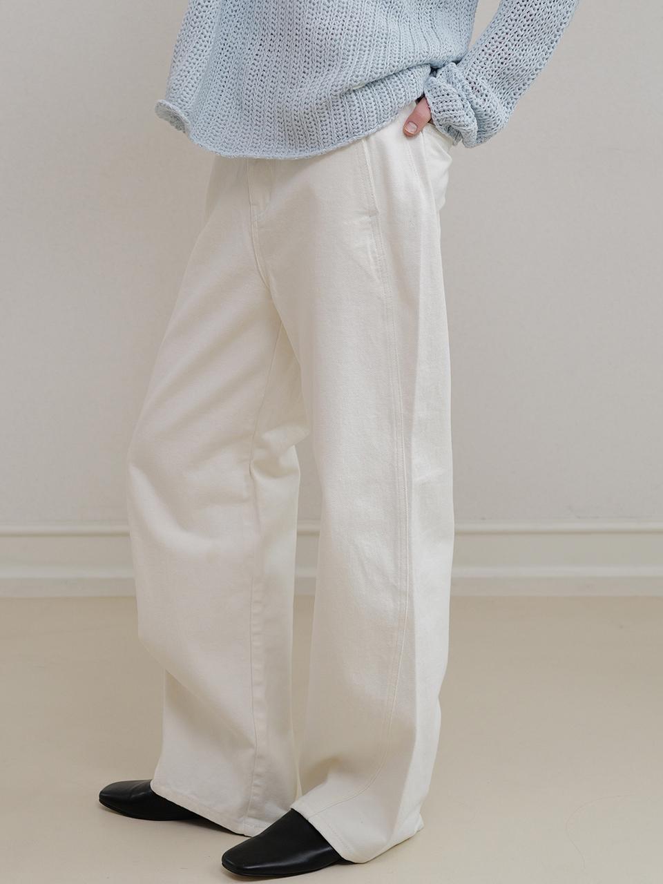 ANDNEEDS Cotton Curved Straight Pants [Beige]