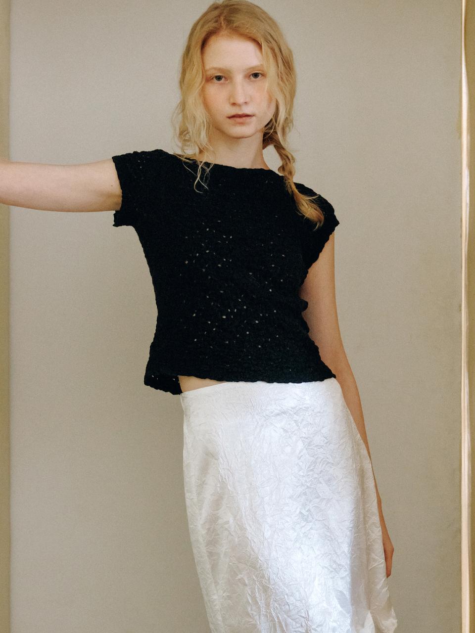 ANDNEEDS Flory Half Blouse [Black]