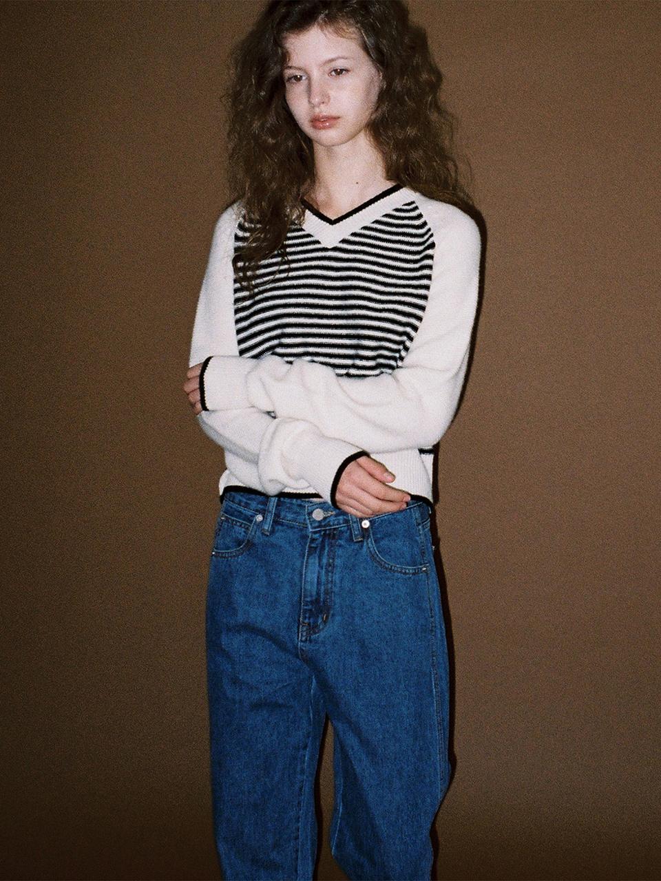 ANDNEEDS Letter stripe sweater