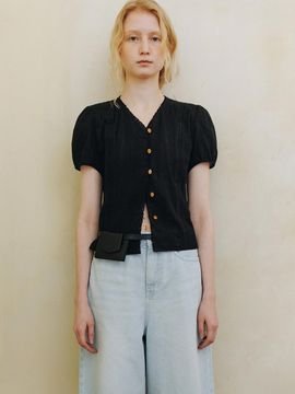 ANDNEEDS Rove v-neck blouse [black]