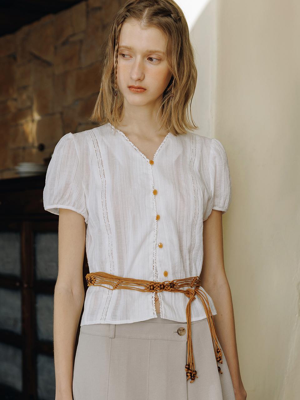 ANDNEEDS Rove v-neck blouse [WHITE]