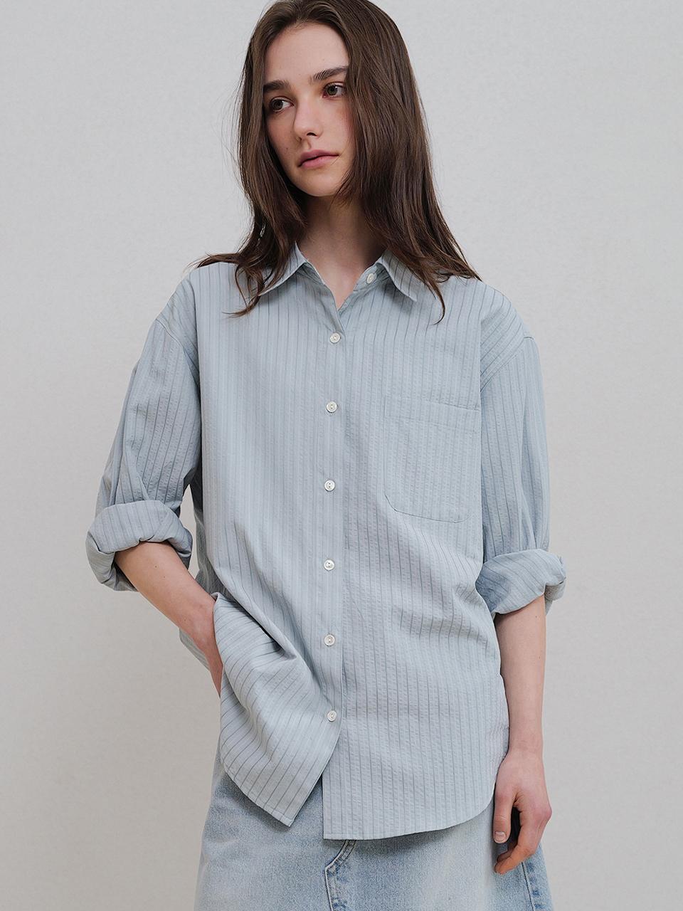 ANDNEEDS Seersucker Relaxed Fit Standard Collar Shirt [Sky Blue]