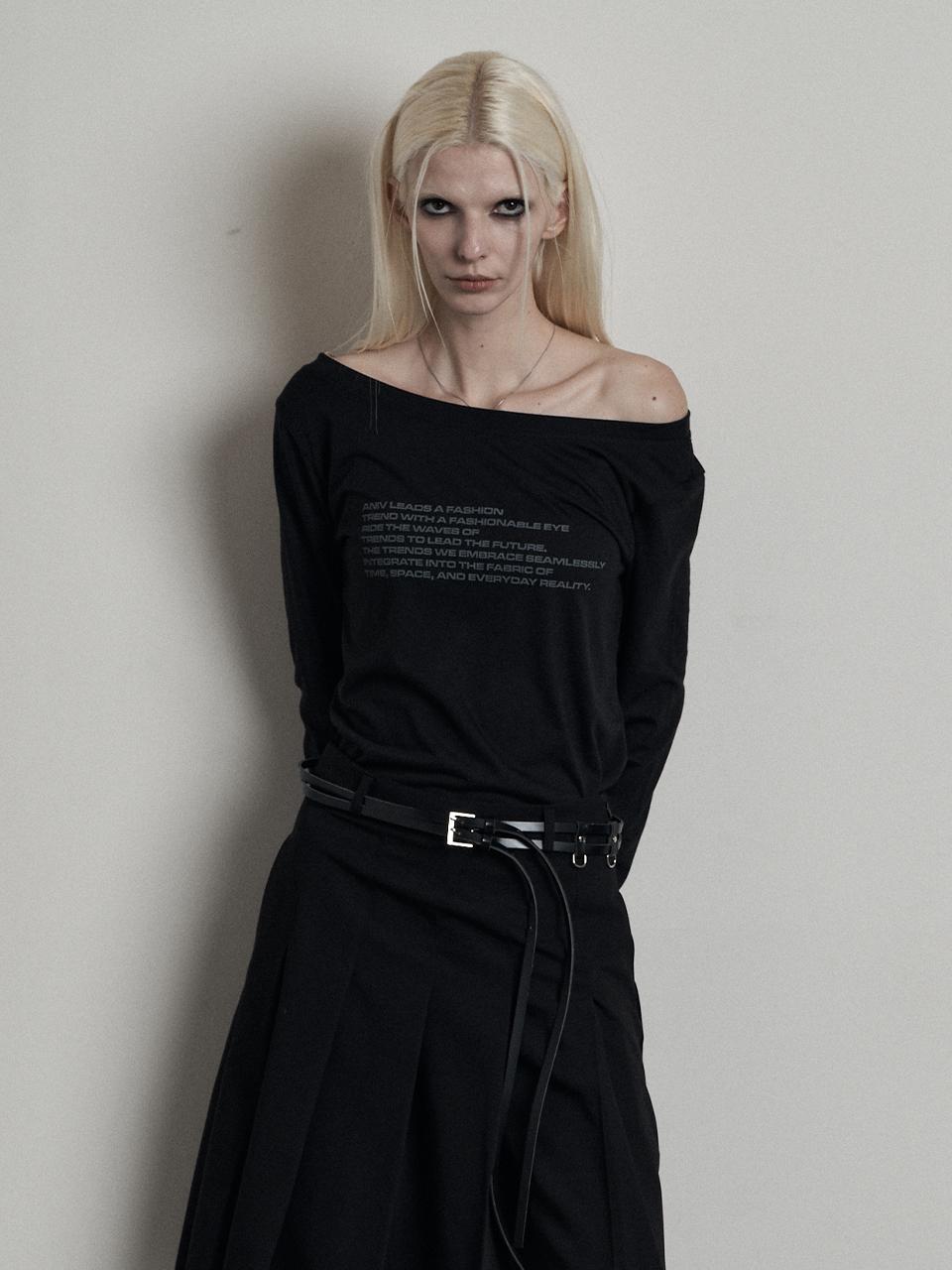 ANIV Off Shoulder Lettering Long Sleeve T-Shirt [Black]