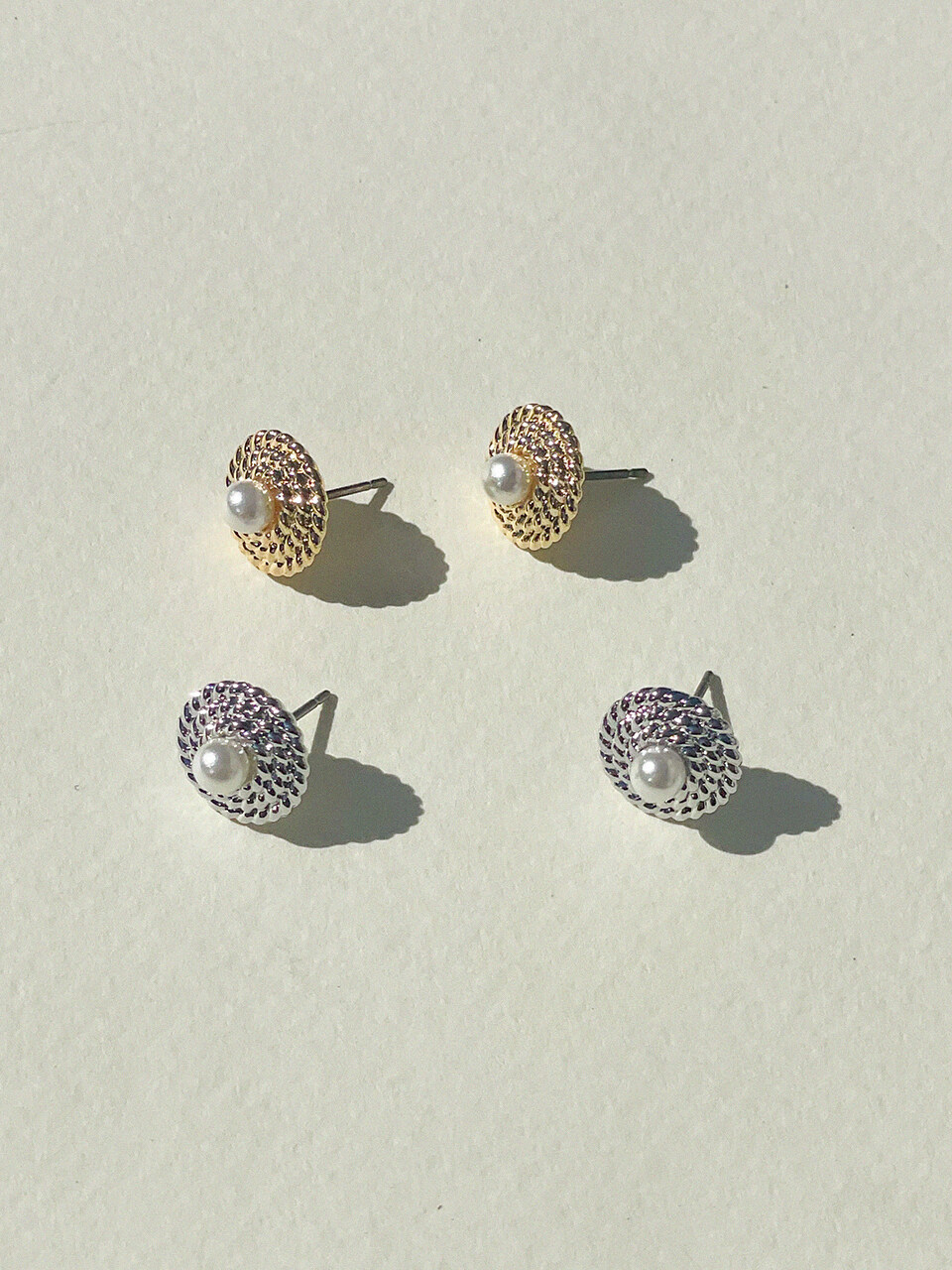 ANNAFLAIR1986 Kink Pearl Earrings (2 Colors)
