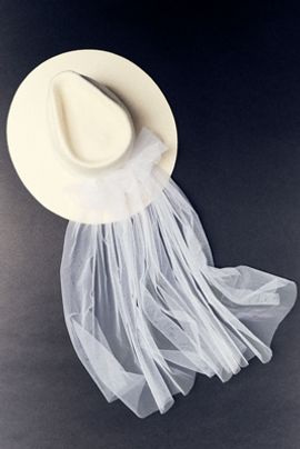 Anthropologie Meshika Happily Ever After Hat With Veil