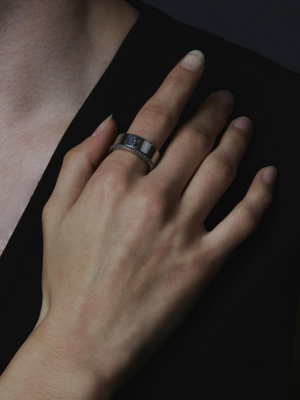 aphrose Vertical Cut Geometric Sterling Silver Ring