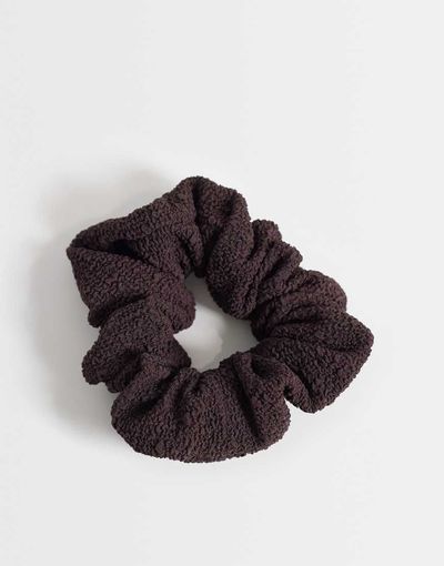 Arket ARKET structure crinkle scrunchie in dark brown