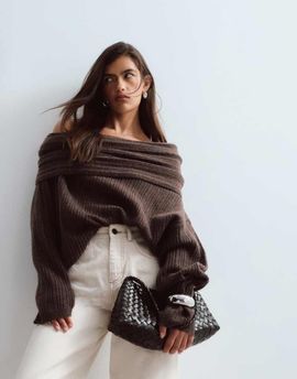 ARRANGE ARRANGE chunky rib knit off shoulder sweater in brown