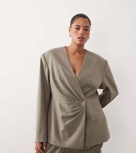 ARRANGE ARRANGE Curve cinched collarless pleated wrap blazer in light gray
