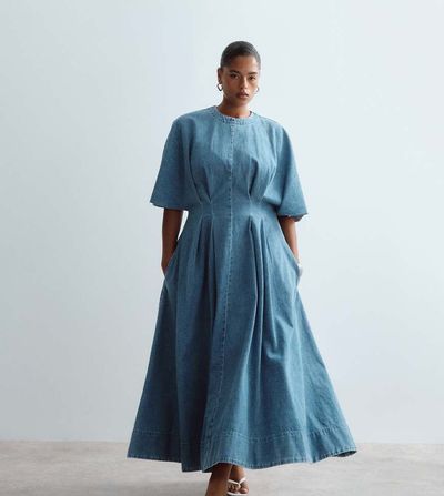 ARRANGE ARRANGE Curve cinched waist denim midi dress in mid wash blue
