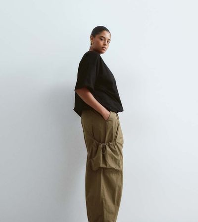 ARRANGE ARRANGE Curve Delphi drawstring utility pants in khaki-Green