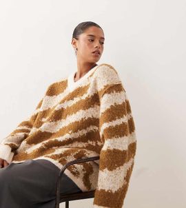 ARRANGE ARRANGE Curve oversized knit v neck sweater with curved hem in toffee & cream tiger antarsia-Multi