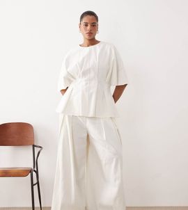 ARRANGE ARRANGE Curve pleated pants in white - part of a set