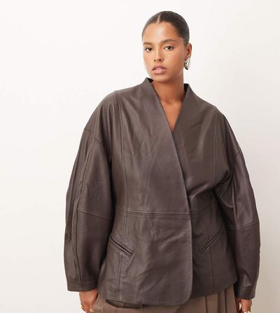 ARRANGE ARRANGE Curve soft leather jacket with cinched waist and ovoid sleeves in chocolate-Brown