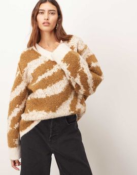 ARRANGE ARRANGE oversized knit v neck sweater with curved hem in toffee & cream tiger antarsia-Multi
