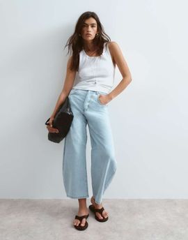 ARRANGE ARRANGE Sydney cropped denim barrel leg jeans in blue light wash
