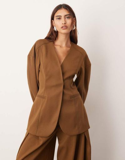 ARRANGE ARRANGE twill sculpted blazer in brown - part of a set