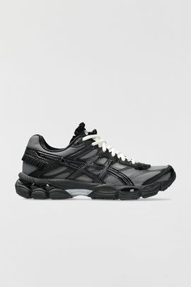 ASICS ASICS GEL-CUMULUS 16 Griff Sneakers in Black/Black at Urban Outfitters