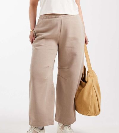 ASOS Curve ASOS DESIGN Curve barrel leg brushback sweatpants in mocha taupe-Brown