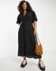 ASOS Curve ASOS DESIGN Curve button front midi shirt tea dress in black - 4