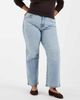 ASOS Curve ASOS DESIGN Curve comfort stretch straight leg jeans in light wash-Blue - 3