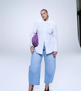 ASOS Curve ASOS DESIGN Curve high waist barrel leg jeans in light wash-Blue