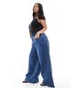 ASOS Curve ASOS DESIGN Curve high waist wide leg jeans in midwash blue - 2