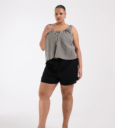 ASOS Curve ASOS DESIGN Curve linen blend shorts in black