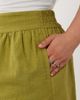 ASOS Curve ASOS DESIGN Curve linen look pull on shorts in olive-Green - 3
