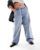 ASOS Curve ASOS DESIGN Curve low rise baggy jeans in mid blue - 2