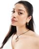 ASOS Curve ASOS DESIGN Curve necklace with cord and hammered pendant design in gold tone - 4
