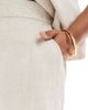 ASOS Curve ASOS DESIGN Curve relaxed dad shorts with linen in natural-Neutral - 3