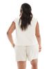 ASOS Curve ASOS DESIGN Curve relaxed dad shorts with linen in natural-Neutral - 4