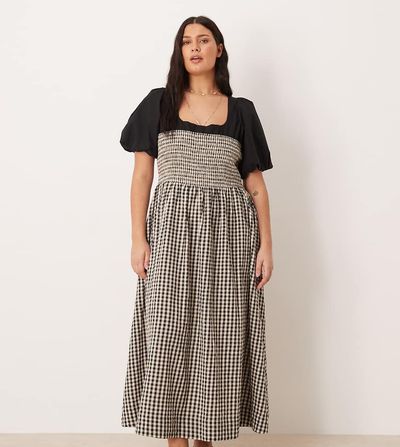 ASOS Curve ASOS DESIGN Curve shirred bodice maxi dress with puff sleeve in mono gingham-Multi