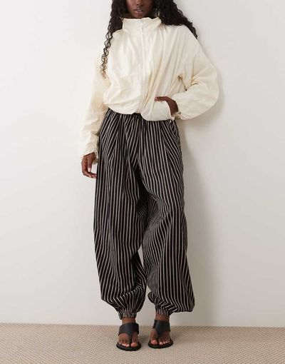 ASOS DESIGN ASOS DESIGN ballon side stripe pants in pinstripe-Multi